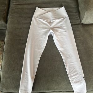 CROSS FRONT LEGGINGS FROM PELOTON SIZE MEDIUM PURPLE